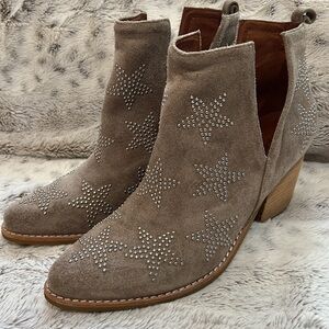 Jeffrey Campbell Asterial  taupe suede silver
Star bootie boot